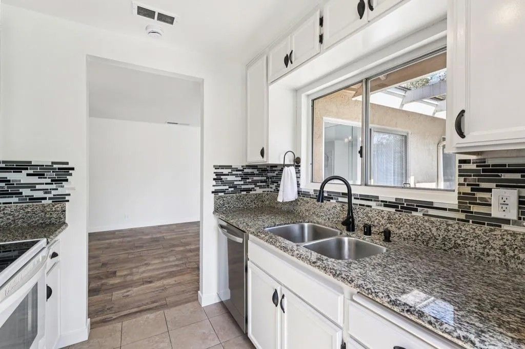 Photo of 225 Diamond Way #211, Vista, CA 92083 (MLS # NDP2508349)