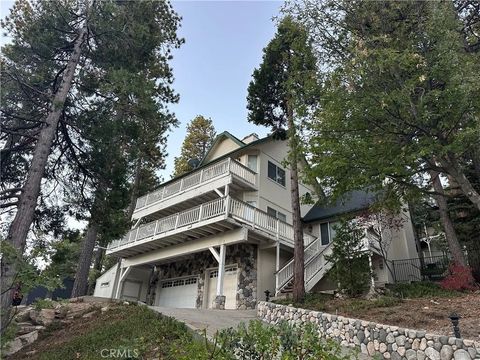 Photo of 212 N Fairway Drive, Lake Arrowhead, CA 92352 (MLS # IV26066966)