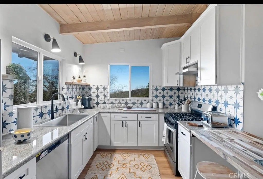 Photo of 54330 Tahquitz View, Idyllwild, CA 92549 (MLS # CV25282058)