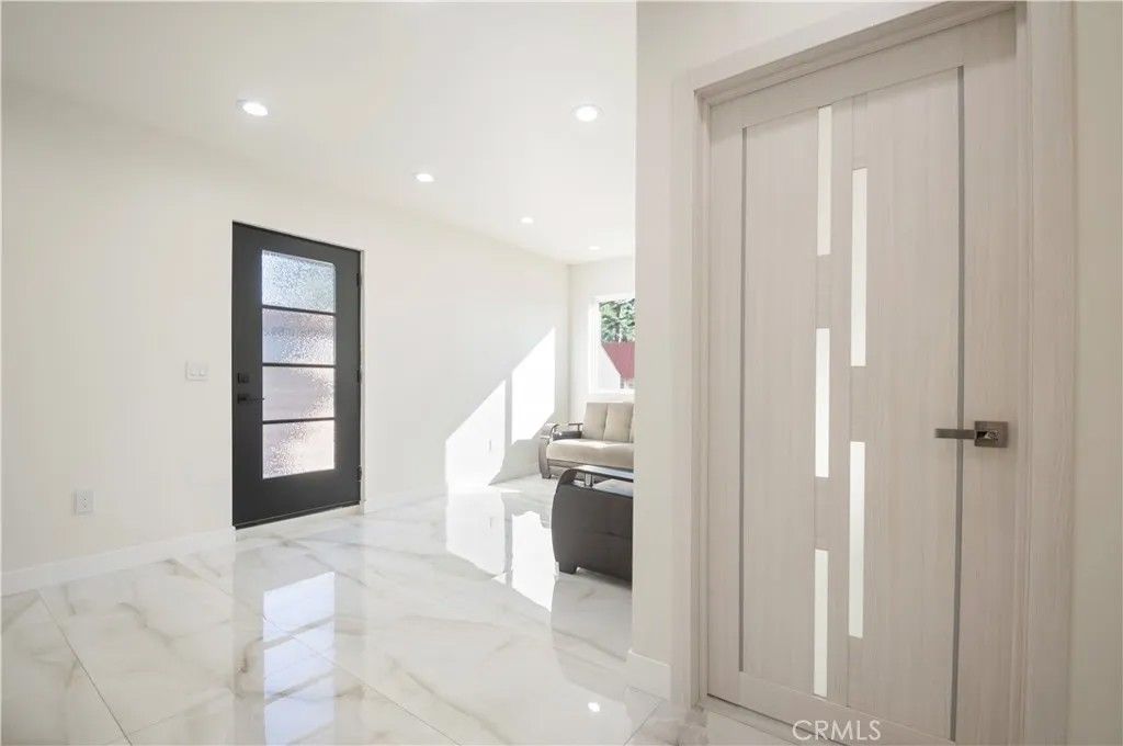 Photo of 20473 Shamrock Pl, Chatsworth, CA 91311 (MLS # GD26026217)