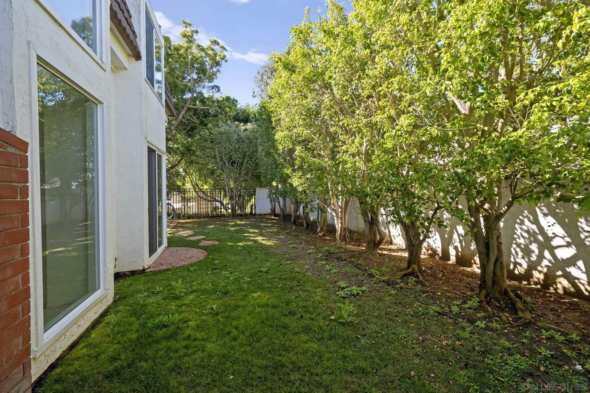 2847 Via Posada