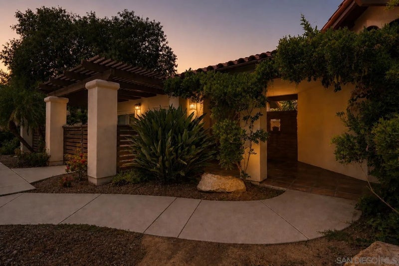937 Pepper Tree Lane