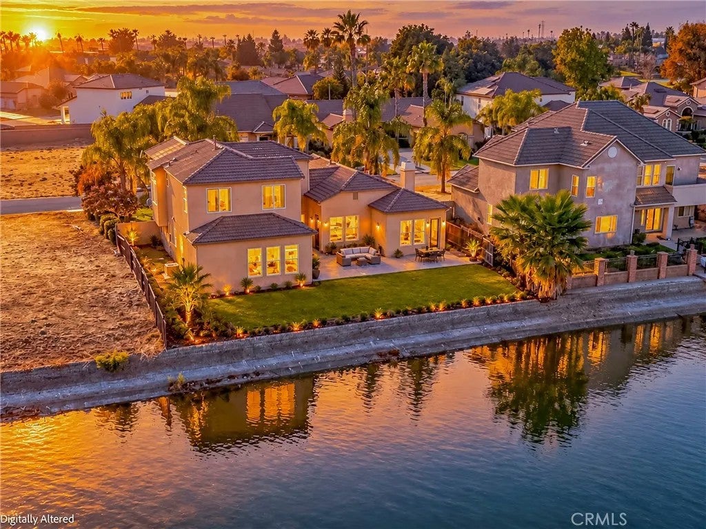 8185 Lake Shore