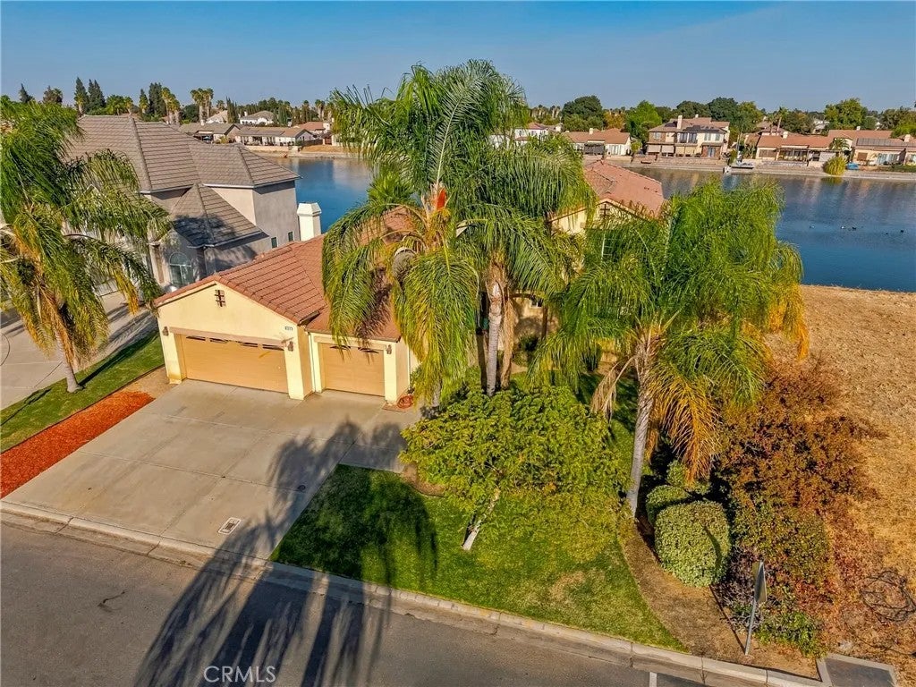 8185 Lake Shore