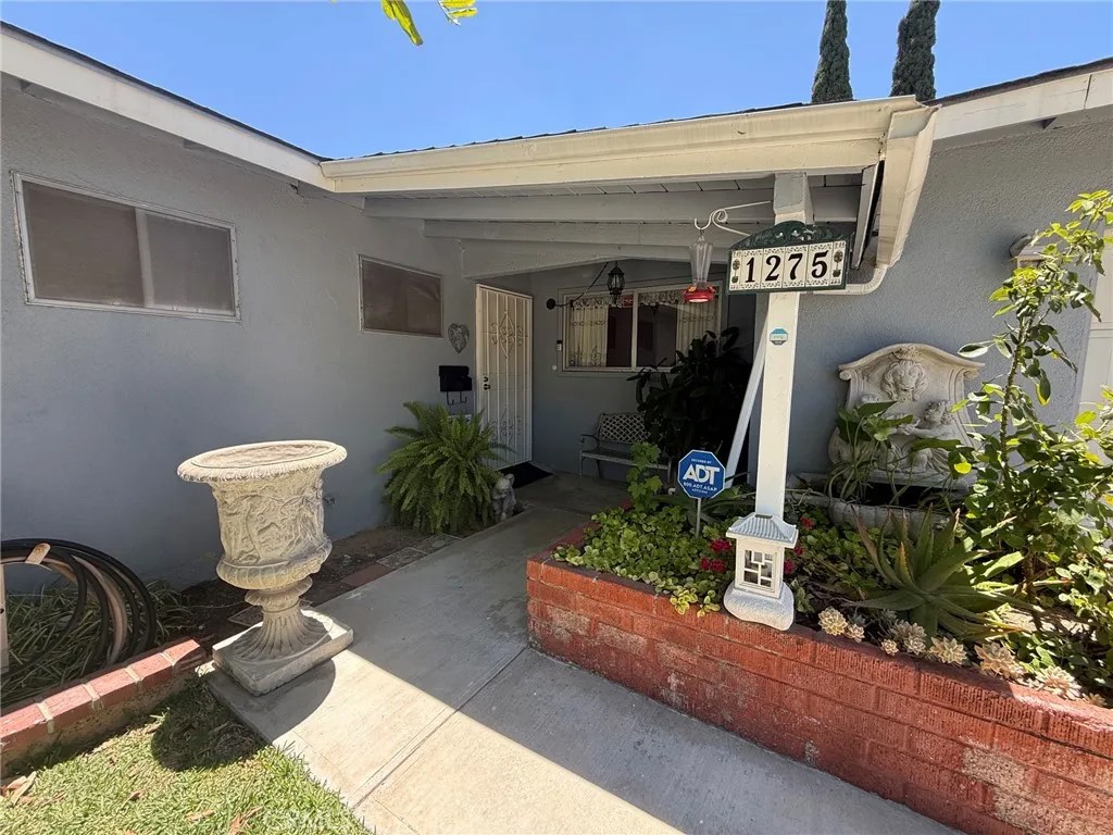 1275 E 37th