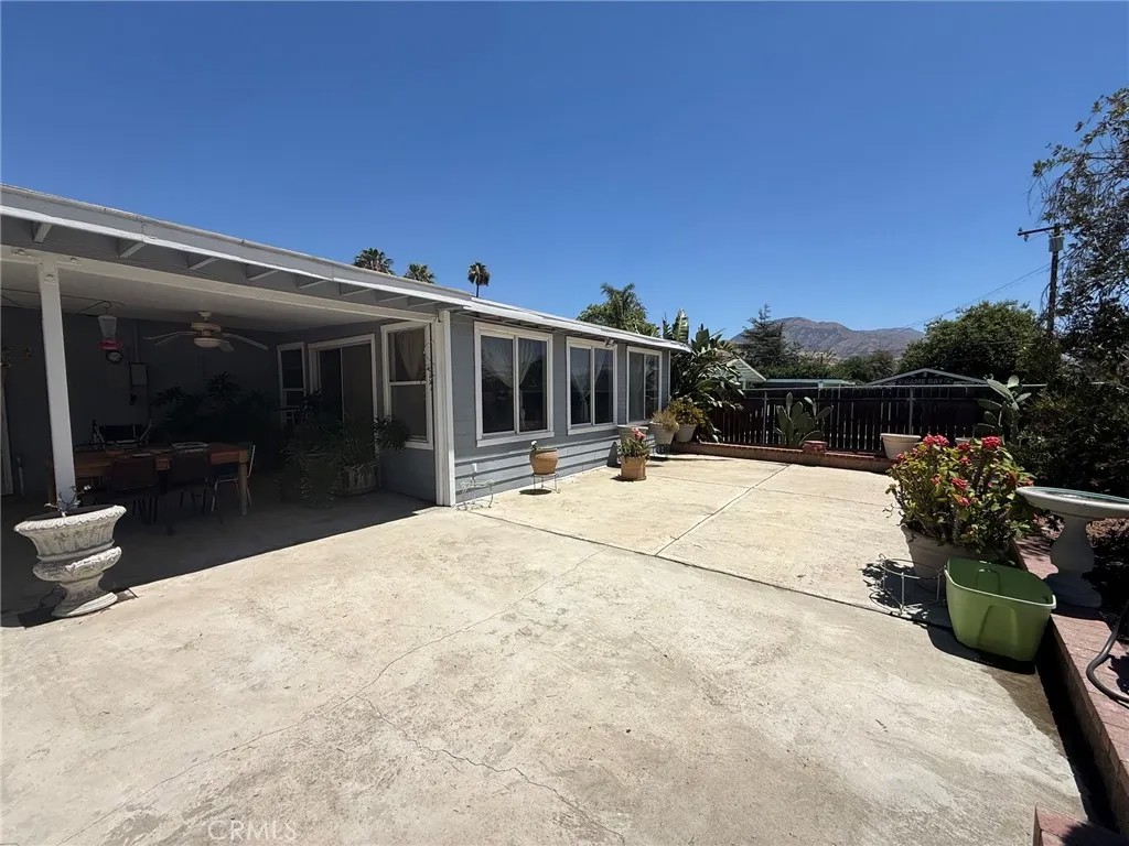 1275 E 37th