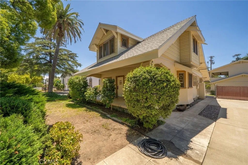 2382 Bonita Avenue