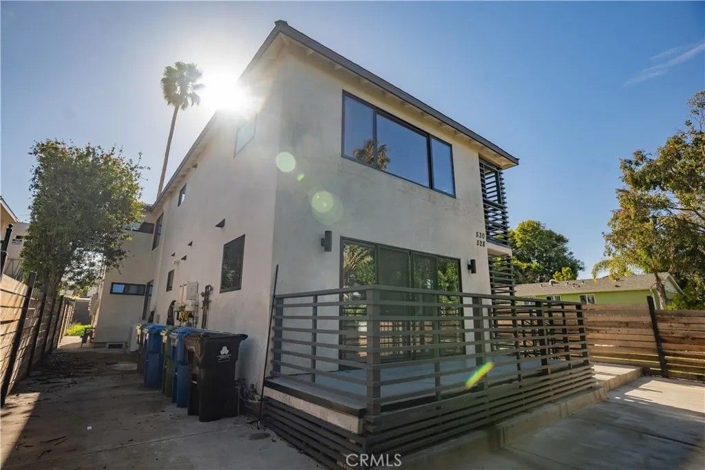 Photo of 528 Westminster Avenue, Venice, CA 90291 (MLS # SB25267049)