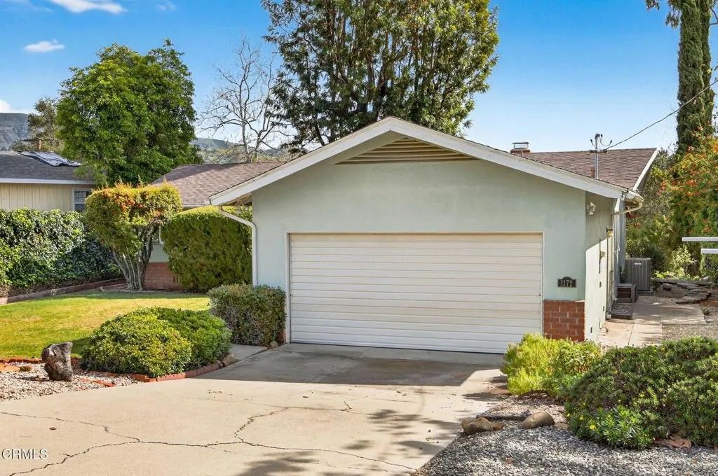 Photo of 1172 Oak Avenue, Fillmore, CA 93015 (MLS # V1-34809)