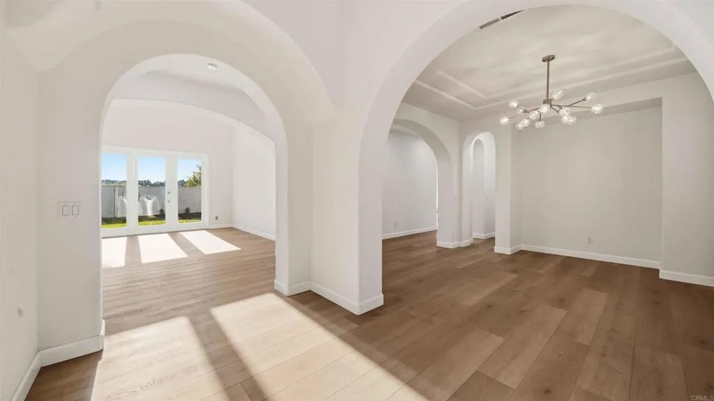 986 White Alder Avenue