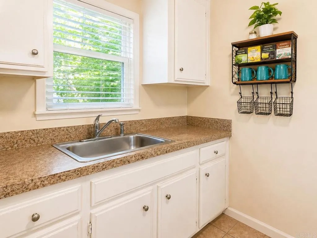 3211 Menlo