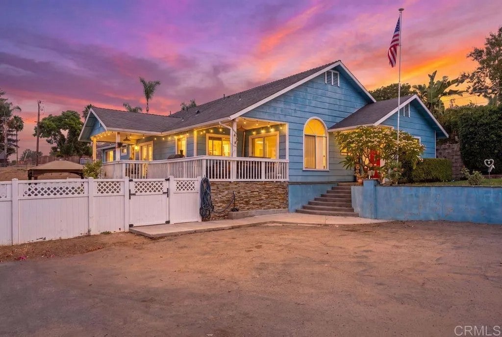 Photo of 1422 E Fallbrook Street, Fallbrook, CA 92028 (MLS # NDP2607993)