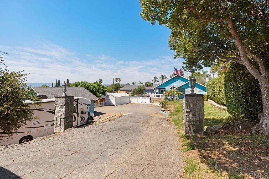 Photo of 1422 E Fallbrook Street, Fallbrook, CA 92028 (MLS # NDP2607993)