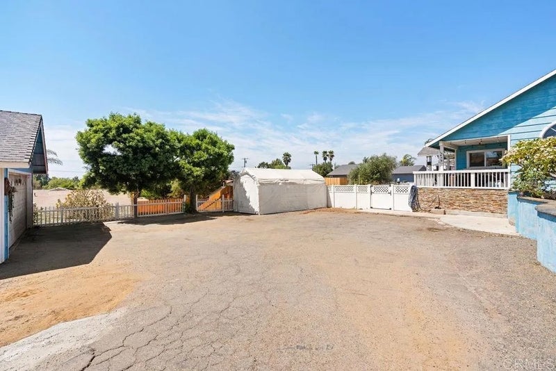1422 E Fallbrook Street