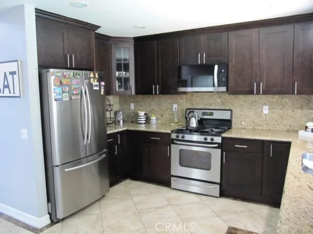 687 Pointe Vista