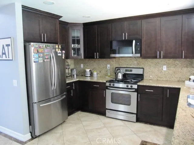 687 Pointe Vista