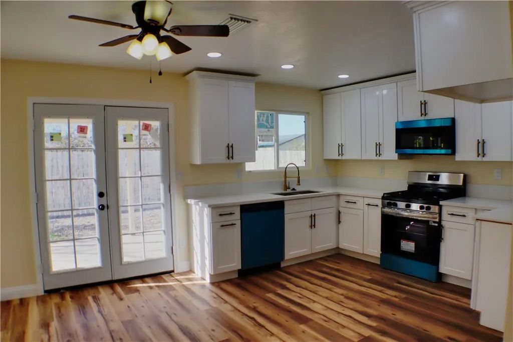 Photo of 11426 Tamarisk Ave, Hesperia, CA 92345 (MLS # IV25276612)