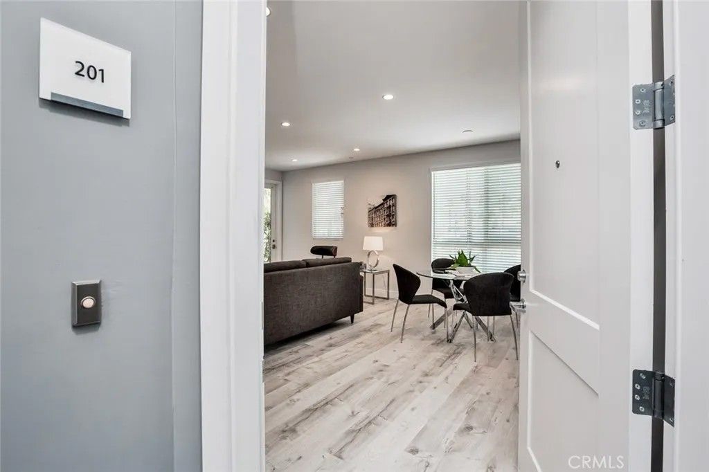 Photo of 10718 Acama Street #401, Studio City, CA 91602 (MLS # SR25234974)