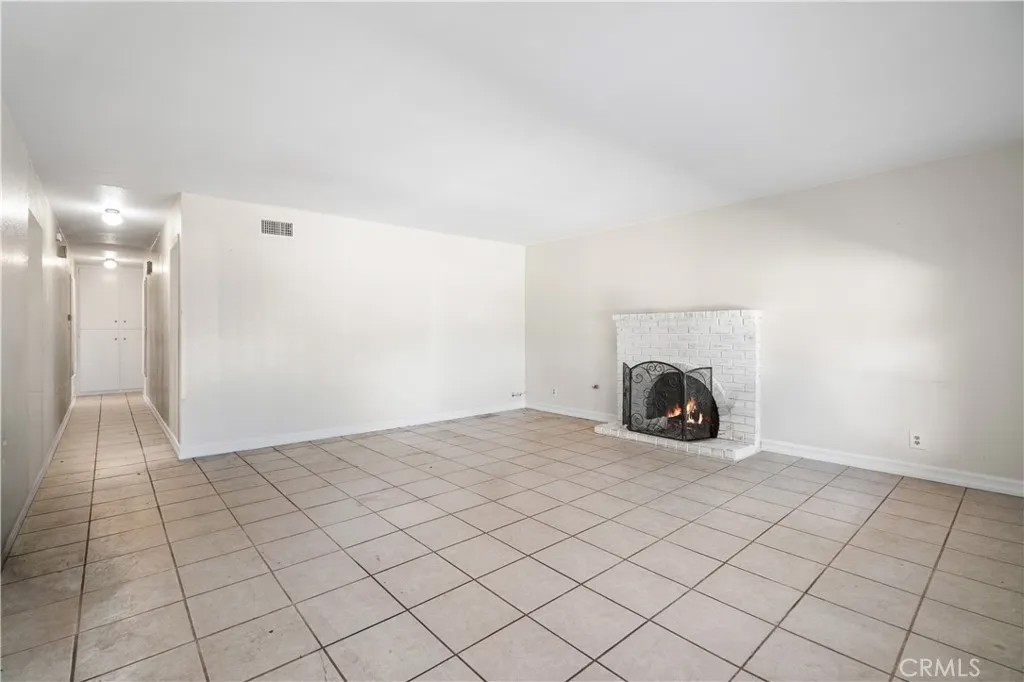 1738 N Wilmington