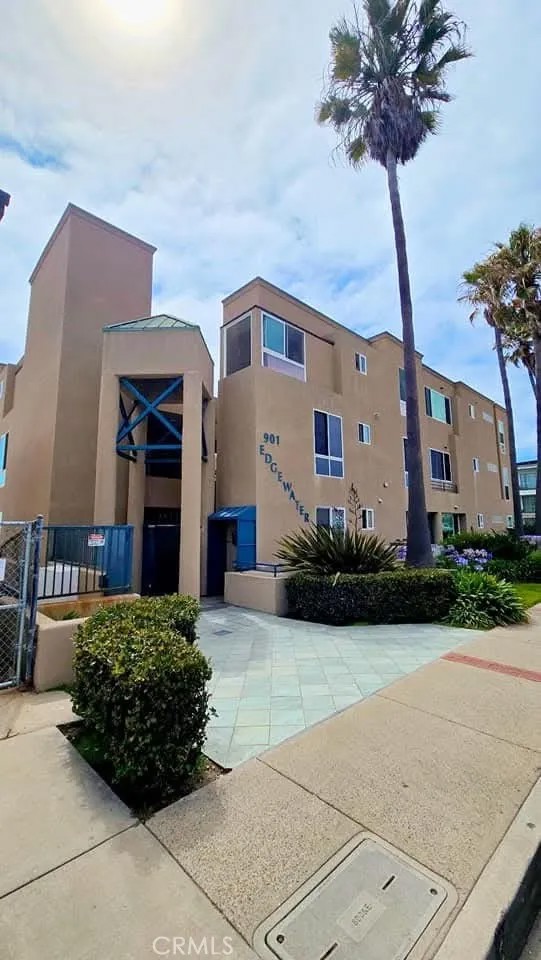 901 S Pacific Street 301