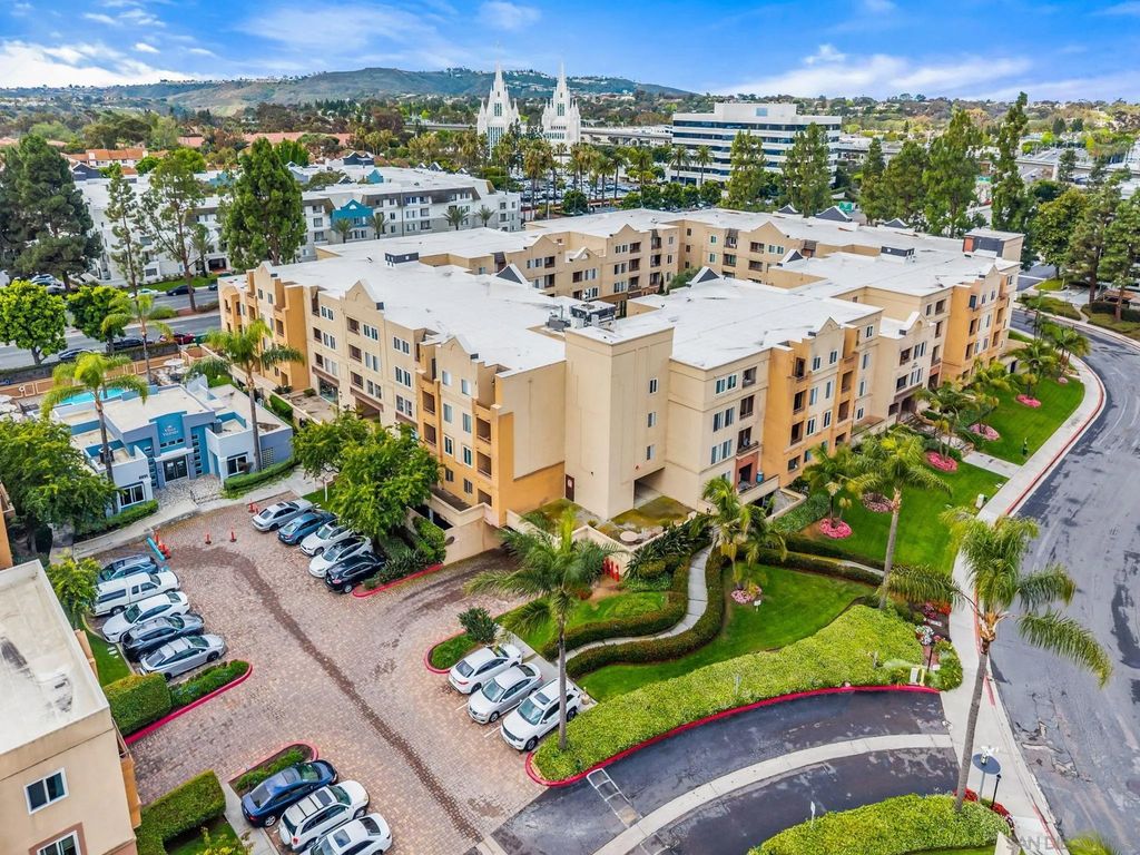 Photo of 8889 Caminito Plaza Centro #7225, San Diego, CA 92122 (MLS # 260011492)