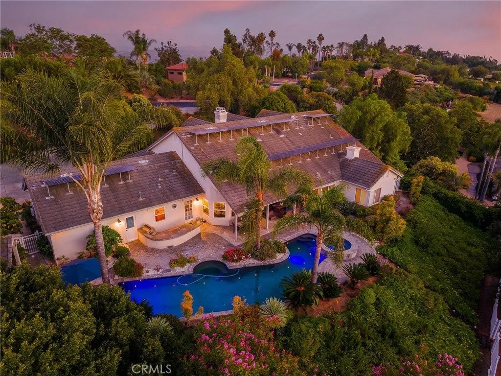 Photo of 2771 Dos Lomas, Fallbrook, CA 92028 (MLS # SW26125246)