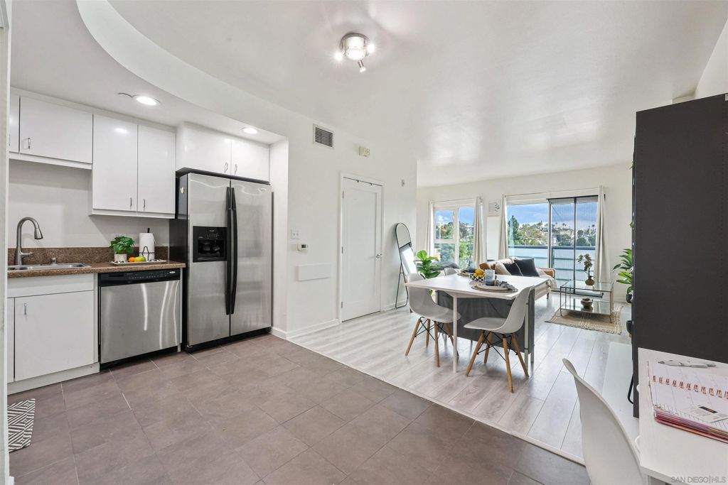 Photo of 550 15Th St #607, San Diego, CA 92101 (MLS # 2600606)