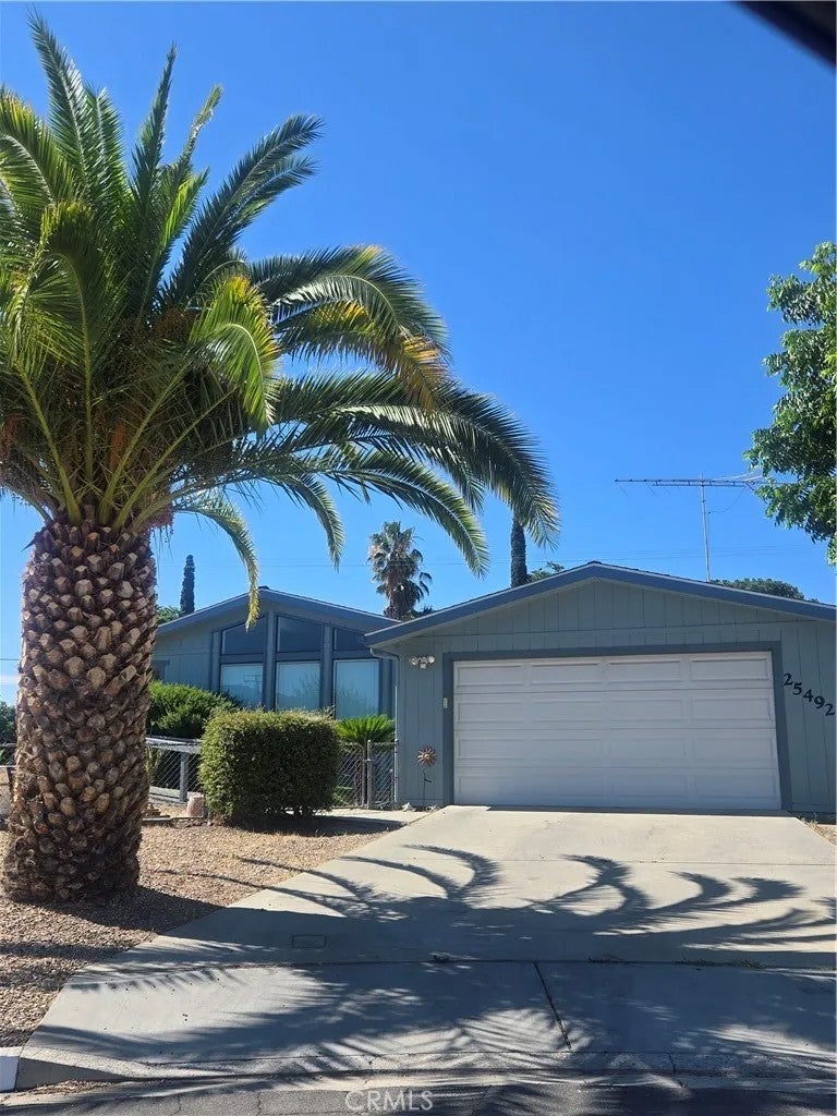 Photo of 25492 Browca ST, Hemet, CA 92544 (MLS # SW26177670)
