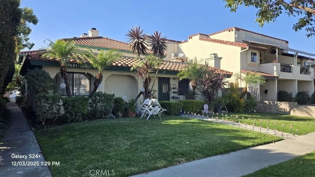 Photo of 10683 Walnut St, Los Alamitos, CA 90720 (MLS # CV25271304)