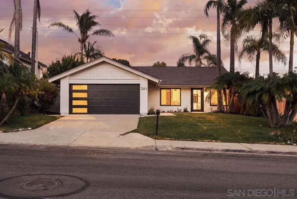 Photo of 241 Rodney Ave, Encinitas, CA 92024 (MLS # 260023253)