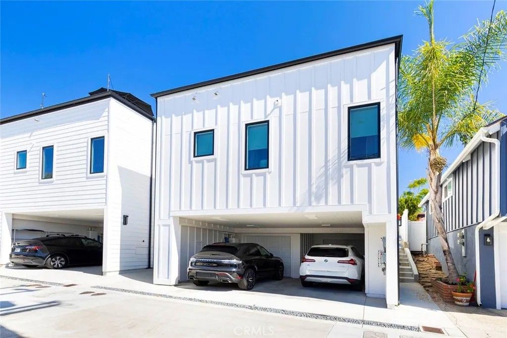 Photo of 513 Jasmine Ave #B, Corona Del Mar, CA 92625 (MLS # NP26004827)