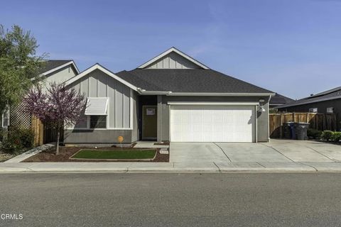 Photo of 9634 Silver Falls Lane, Shafter, CA 93263 (MLS # V1-35295)