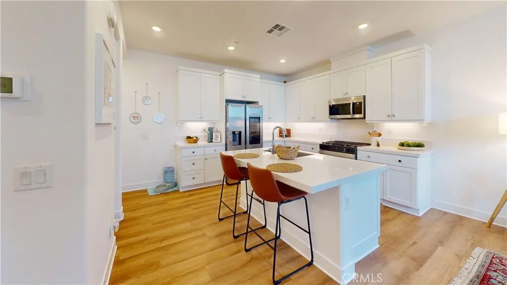 2221 Bluegrass Way