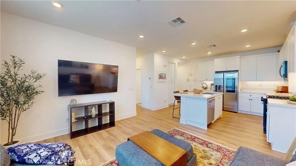 2221 Bluegrass Way