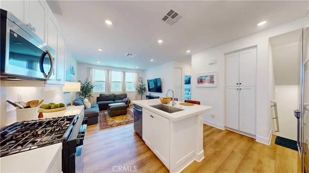 2221 Bluegrass Way