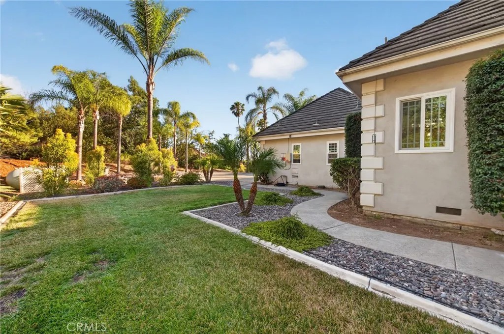 2098 Vista Valle Verde