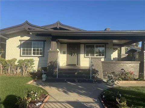 Photo of 748 N Kenmore Ave, Los Angeles, CA 90029 (MLS # CV25274642)