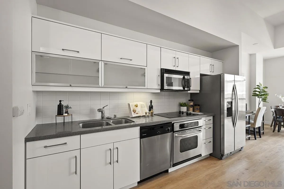 350 W Ash Street West 1006