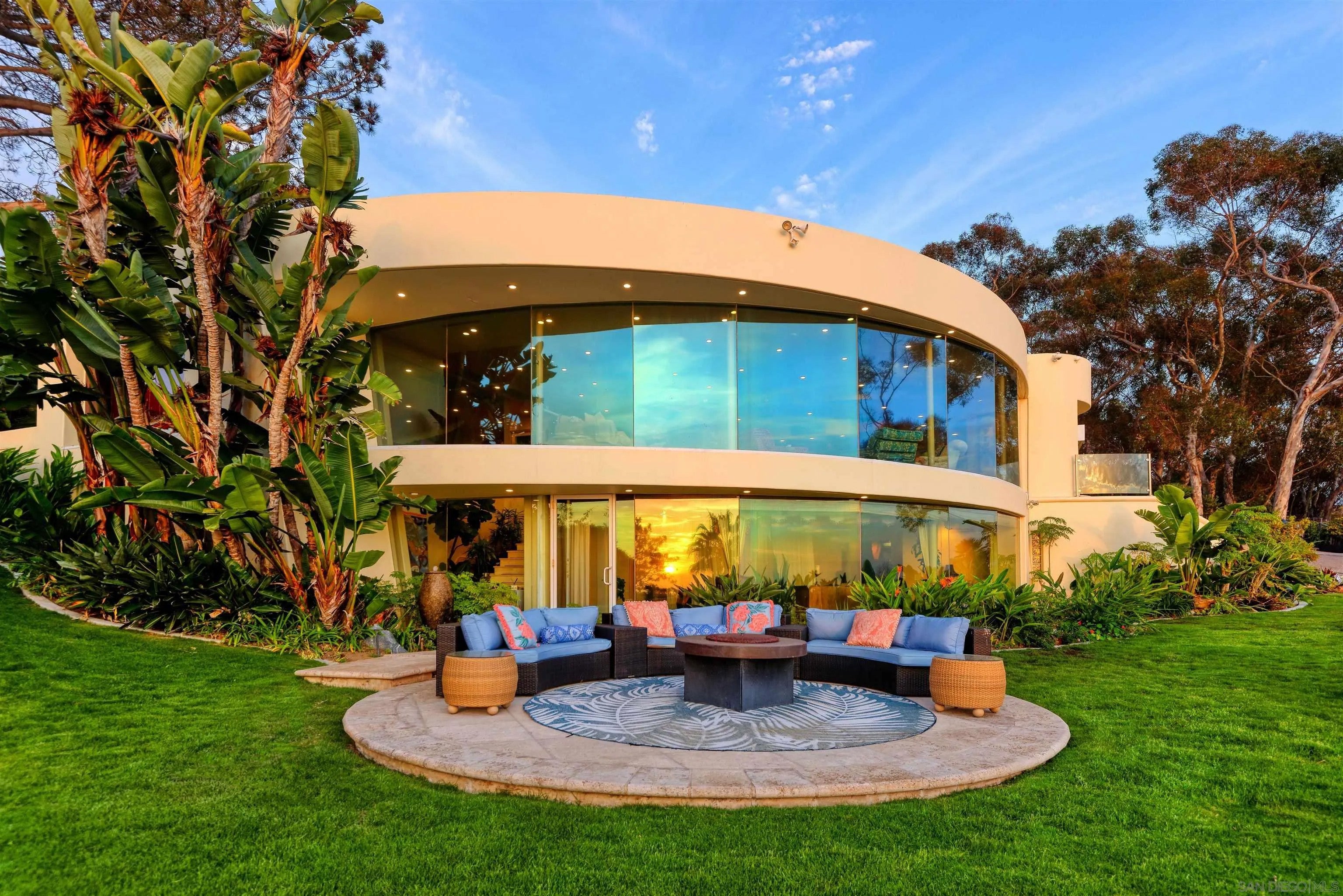 9090 La Jolla Shores Ln.