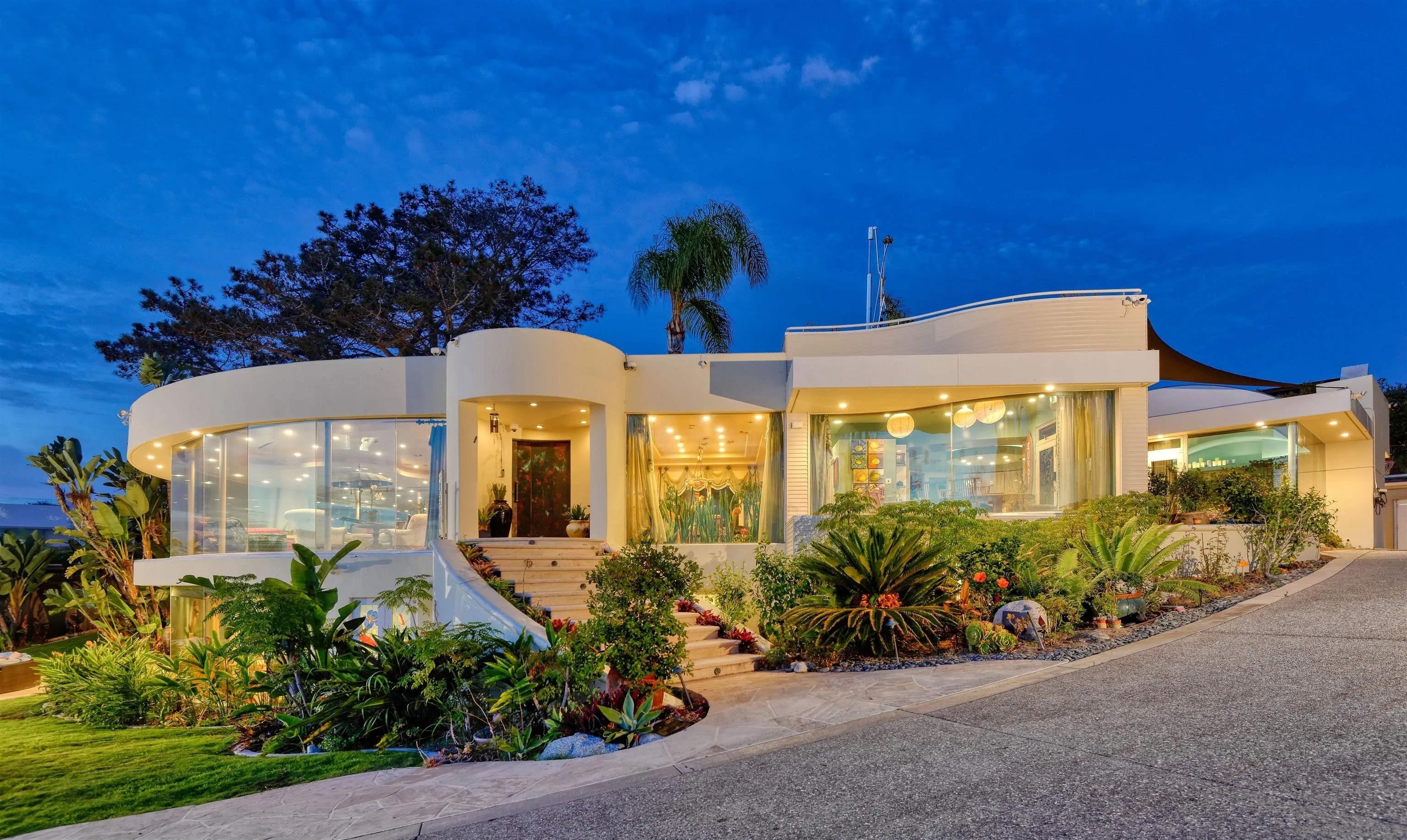 9090 La Jolla Shores Ln.
