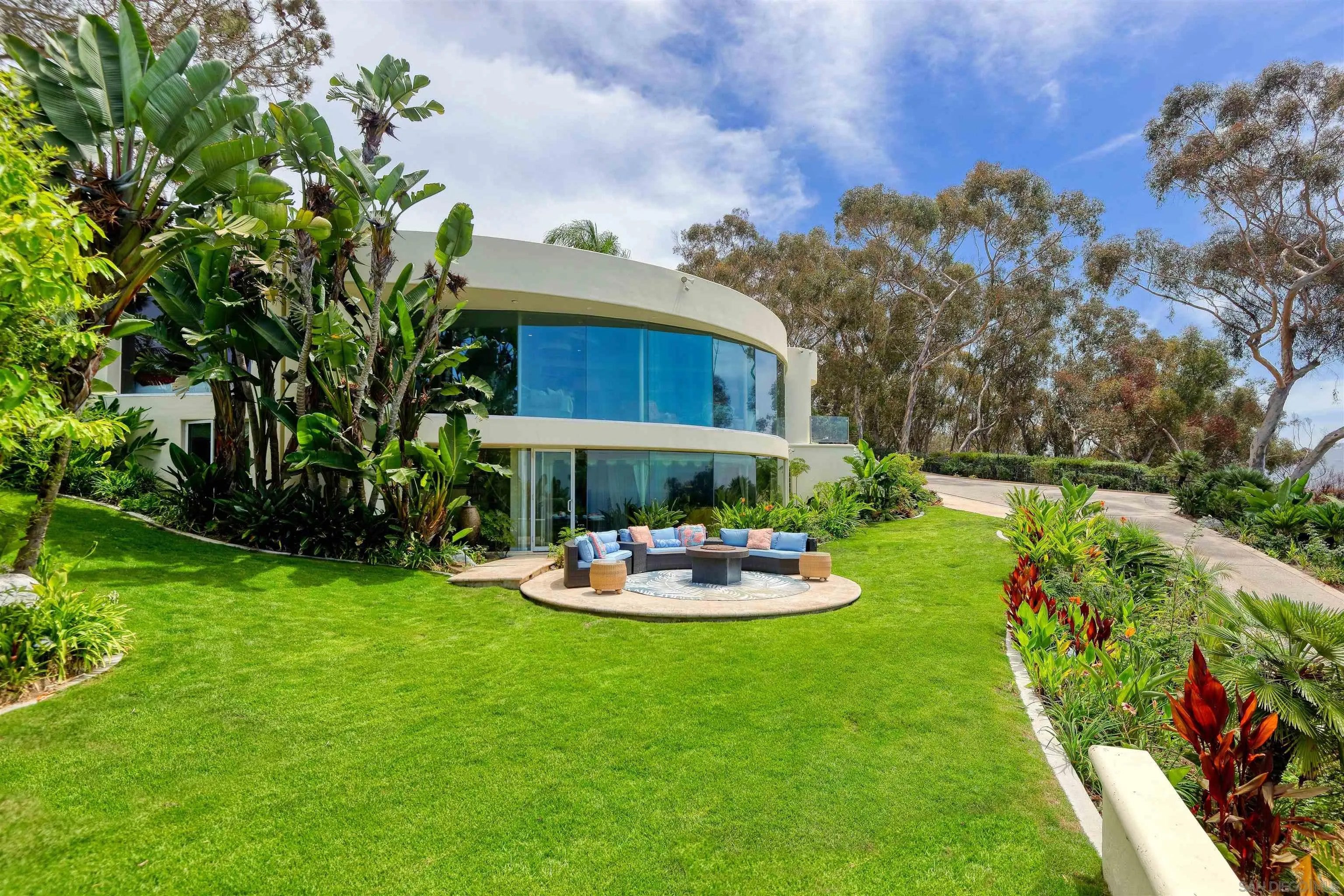 9090 La Jolla Shores Ln.