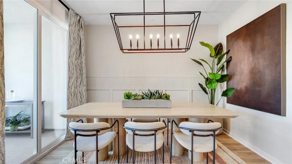2857 E Amberley Privado