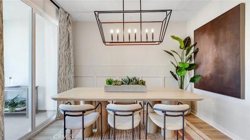2857 E Amberley Privado