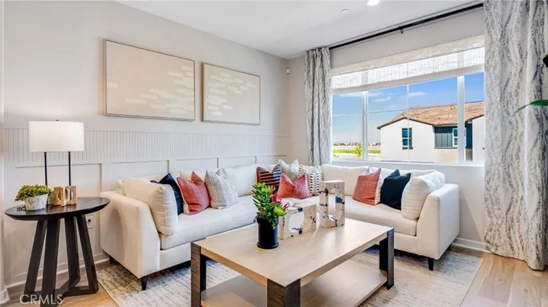 2857 E Amberley Privado