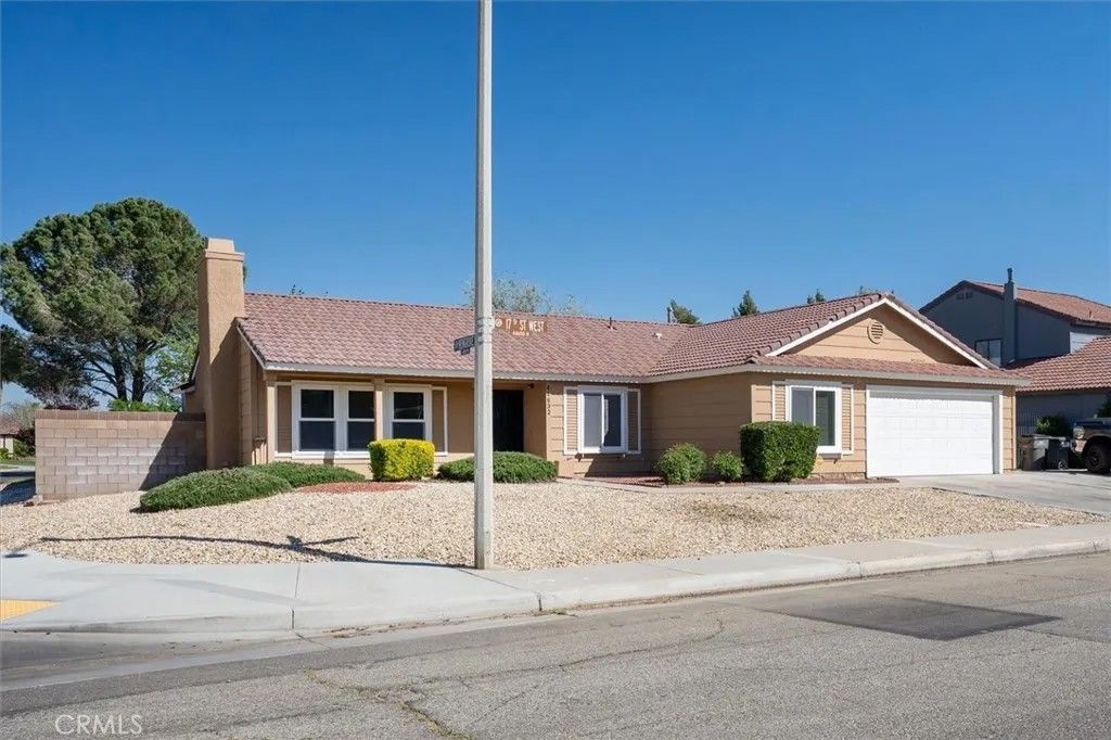 Photo of 44632 17th St, Lancaster, CA 93534 (MLS # SR26065474)