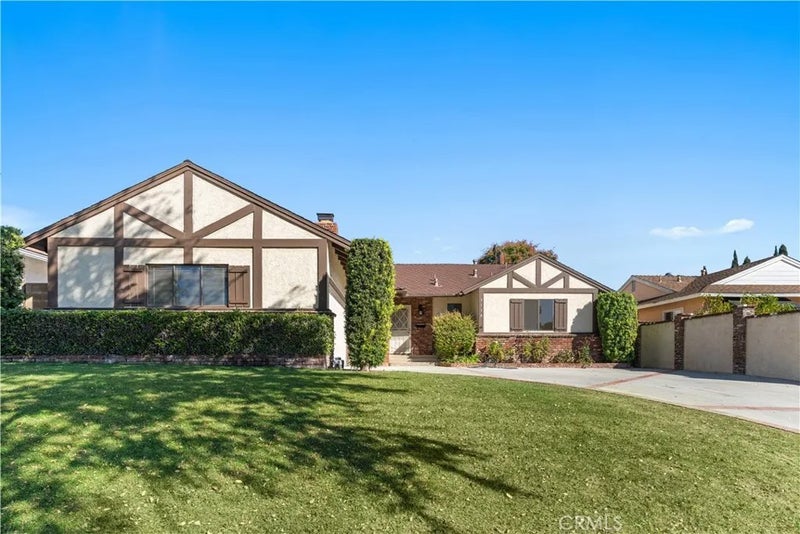 1114 N Acacia Avenue