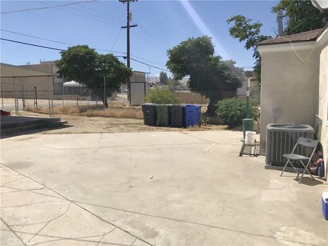 Tiny photo for 415 Kern St, Taft, CA 93268 (MLS # SR25267182)