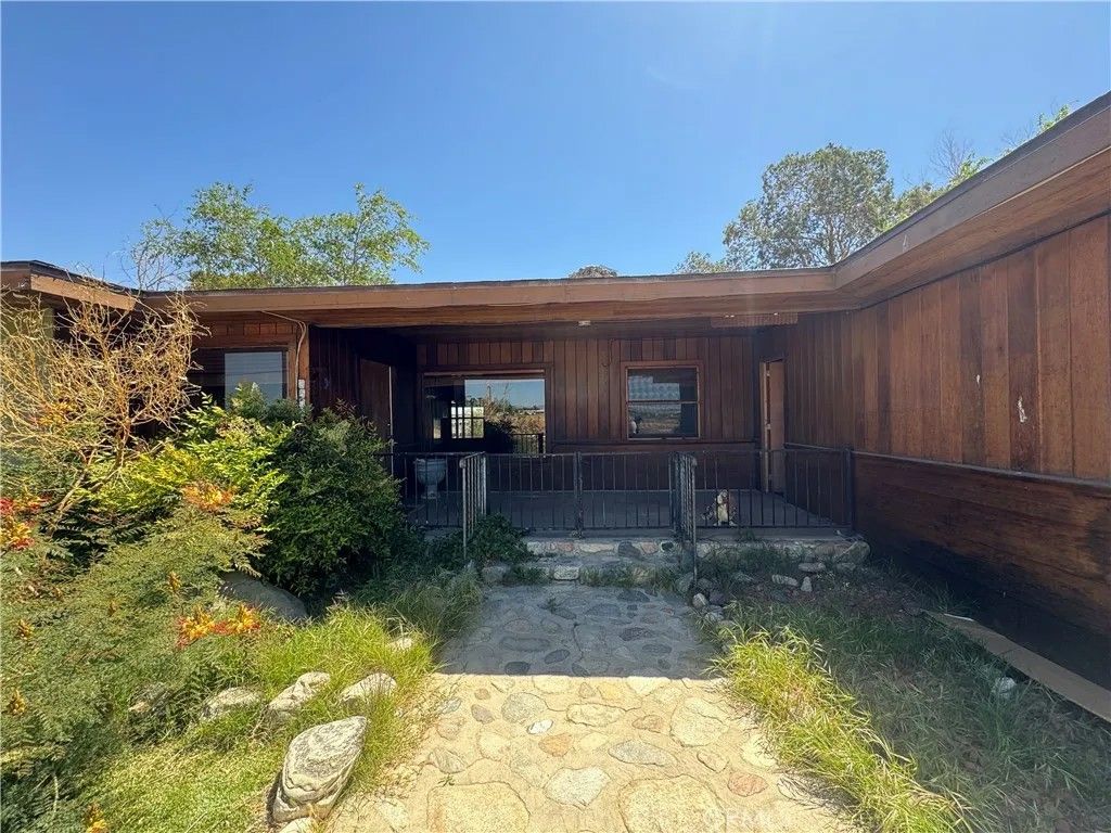 Photo of 35022 82nd St, Littlerock, CA 93543 (MLS # SR26095689)