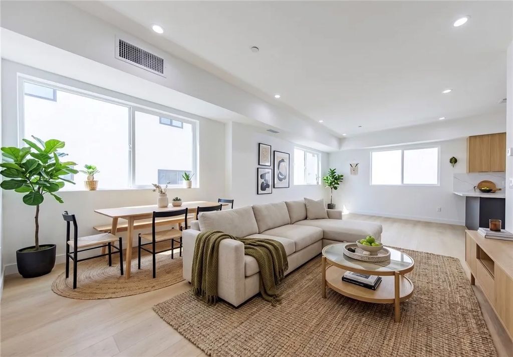 Photo of 2847 Victoria Avenue #C, Los Angeles, CA 90016 (MLS # BB26088506)