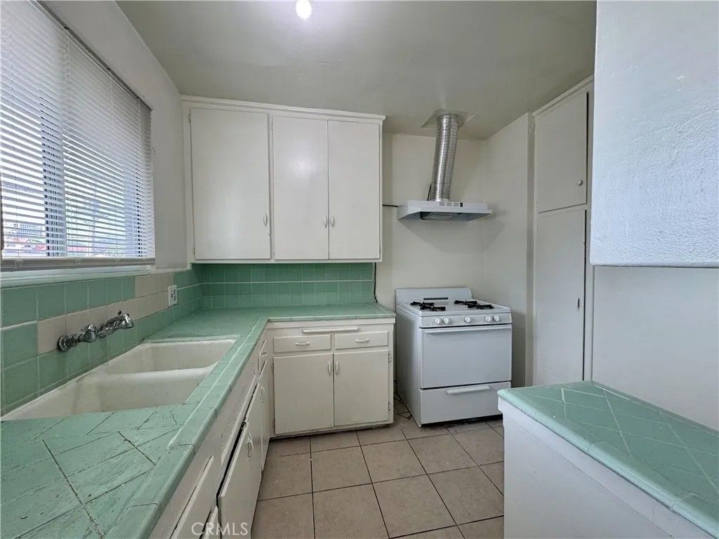 Photo of 516 E Lomita Avenue #14, Glendale, CA 91205 (MLS # WS26084207)